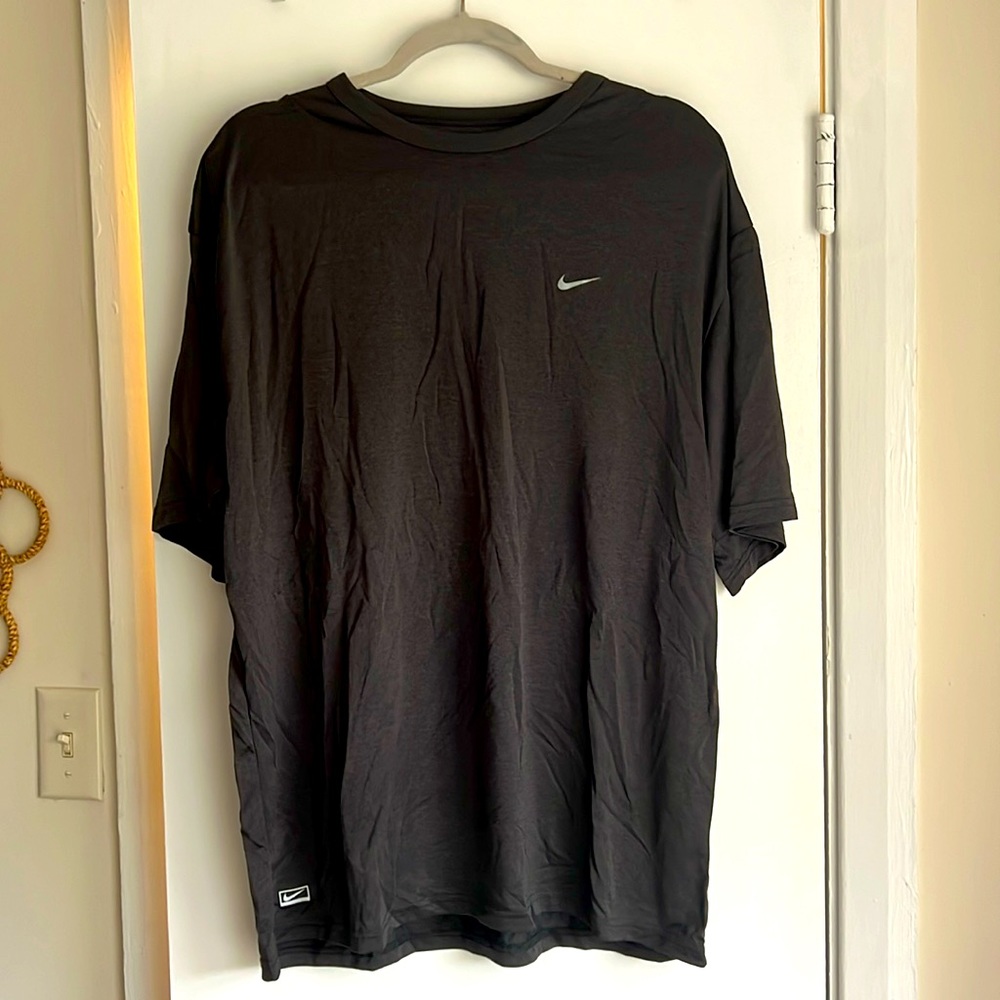 Men’s XL Nike Dry fit tee. Great condition!